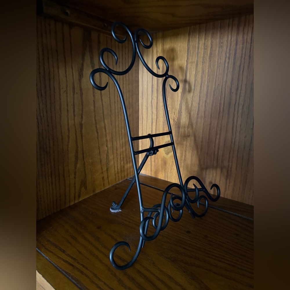 Elegant Black Metal easel Display Stand - Picture 6 of 11